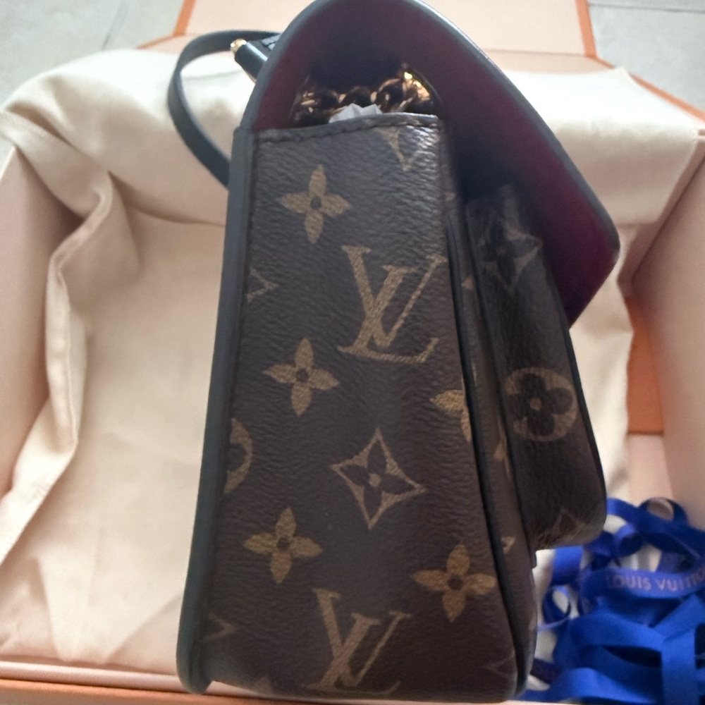 Louis Vuitton Passy handbag - Picture 7 of 17